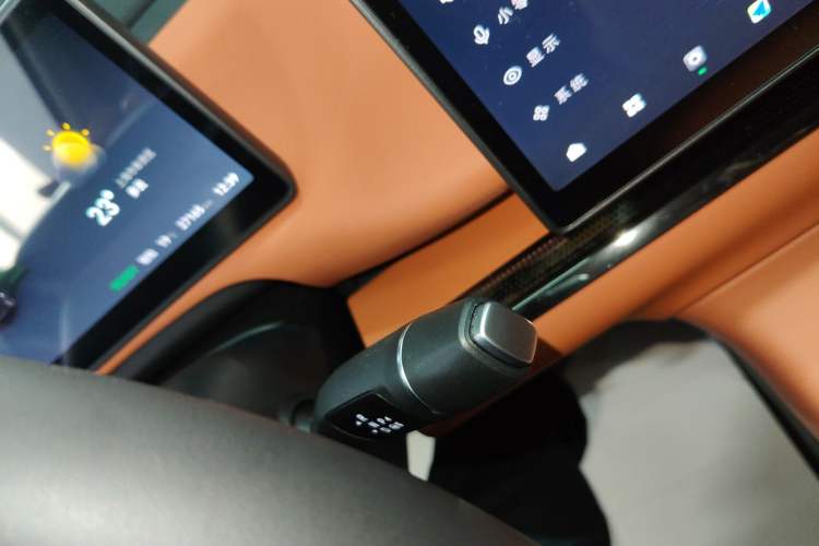 Used Leapmotor C16 2024 Range-Extended 200 Luxury Edition Gear Lever