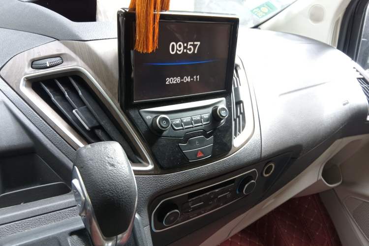 Used Ford Tourneo Custom 2017 2.0T Automatic Elite Edition Audio And AC Panel