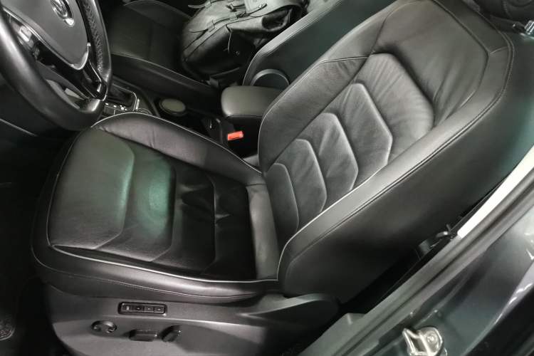 Used Volkswagen Tiguan 2018 330TSI All-Wheel-Drive Innovation Model Left Front Seat