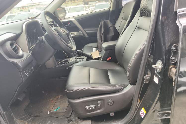 Used Toyota RAV4 2016 2.0L CVT Two-Wheel Drive Fashion Edition China V Standard