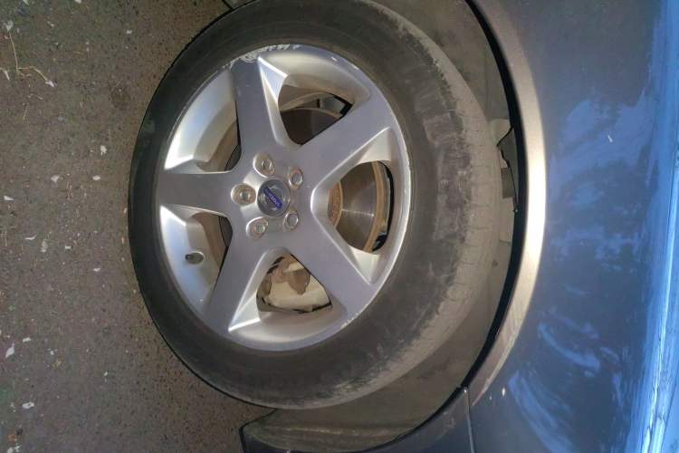 Used Volvo S80L 2011 2.0T ZhiZun Edition Right Front Wheel Hub