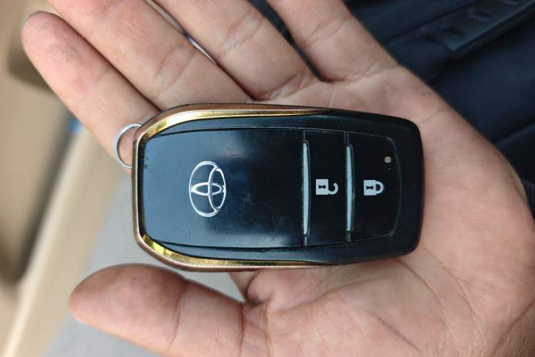 Used Toyota Land Cruiser 2015 4.0L V6 Middle East Low-Trim Version
