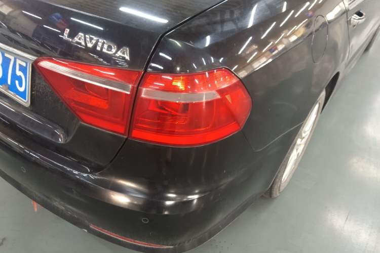 Used Volkswagen Lavida 2013 1.6L Manual Comfort Edition Right Rear Taillight