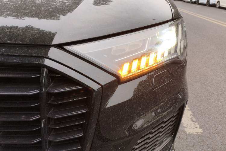 Used Audi Q7 2022 55 TFSI quattro S line Sport model
