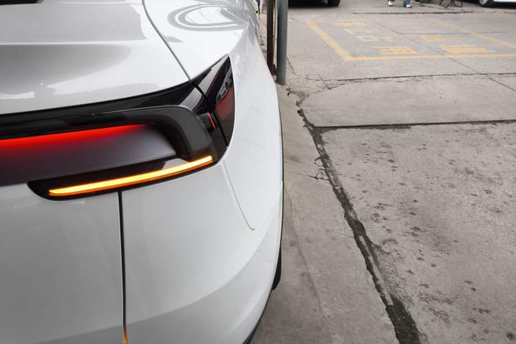 Used Tesla Model Y 2025 Long-Range All-Wheel Drive First Edition