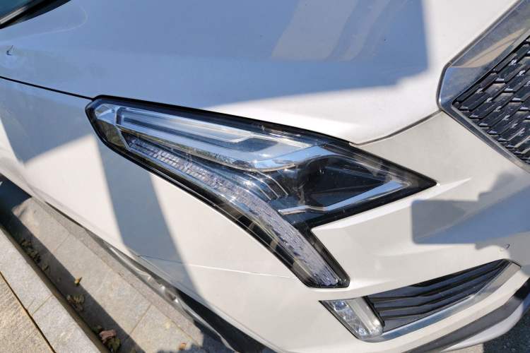 Used Cadillac XT5 2022 2.0T Two-Wheel Drive Luxury Version