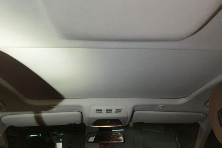 Used BMW 5 Series 2014 520Li Elegant Model
