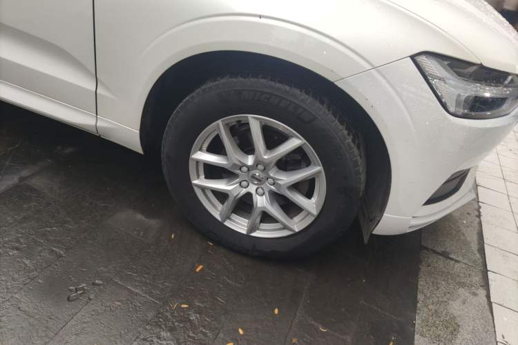 Used Volvo XC60 2019 T5 4x4 Smart Edition China V Standard Right Front Wheel Hub