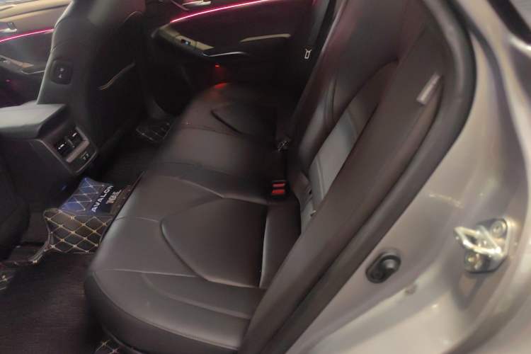 Used Toyota Avalon 2019 Dual-Engine 2.5L Luxury Edition China VI Standard