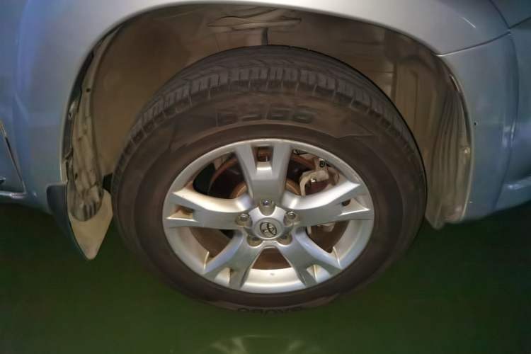 Used Toyota RAV4 2012 Luxurious 2.4L Manual 4x4 with Stylish Features
