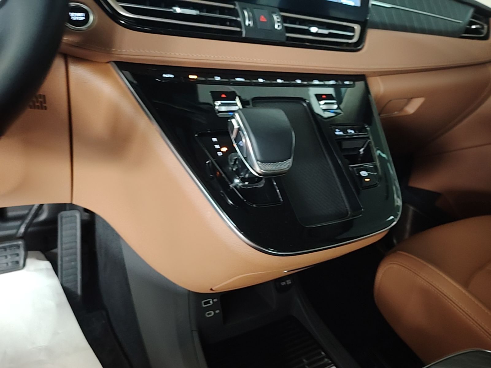 Hongqi HQ9 PHEV 2024 2.0T Four-Wheel Drive Business Edition — снимка 16