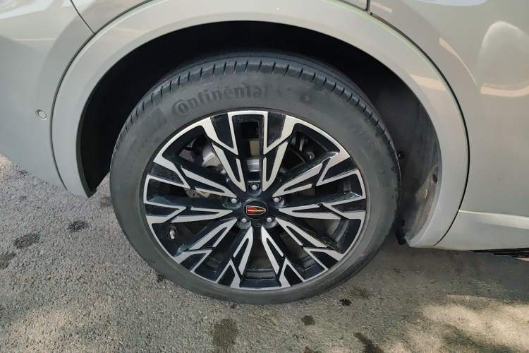 Used Hongqi HS5 2023 2.0T Four-Wheel Drive Flagship Pro Edition Right Rear Wheel Hub