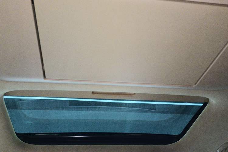 Used VOYAH Dream 2025 PHEV Four-Wheel-Drive Flagship Kunpeng Edition
