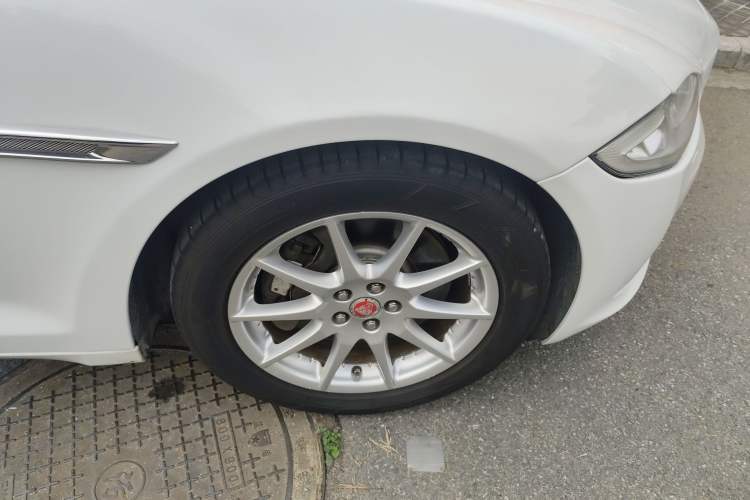 Used Jaguar XJ 2014 XJL 2.0T Two-Wheel-Drive Elegant Business Edition Right Front Wheel Hub