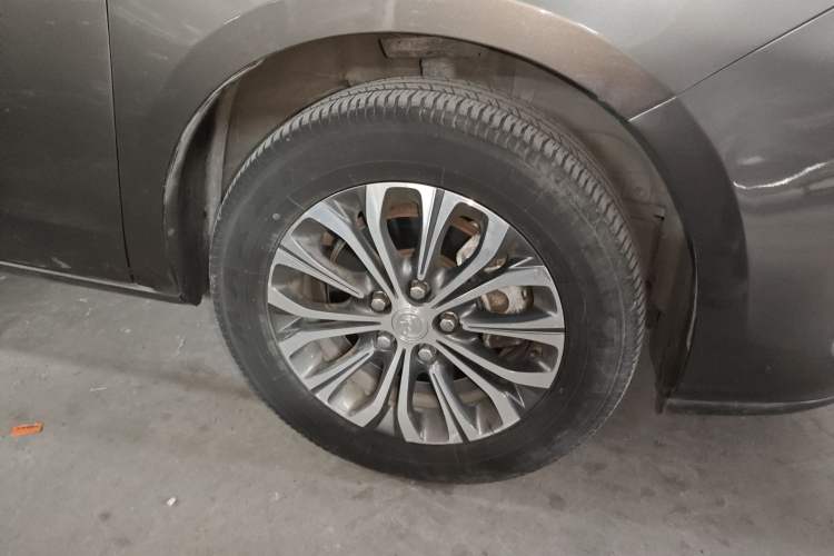 Used Buick GL8 2022 Land Cruiser Executive Class 652T Comfort Model Right Front Wheel Hub