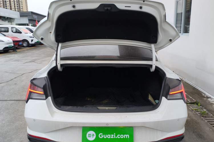 Used Hyundai Elantra 2022 1.5L CVT LUX Prestige Edition
