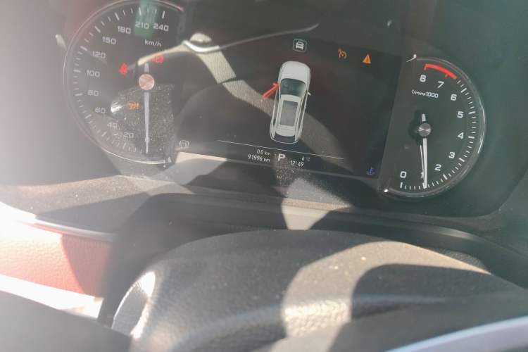 Used Roewe RX5 2016 30T Four-Wheel Drive Automatic Internet Smart Luxury Edition Odometer Close Up