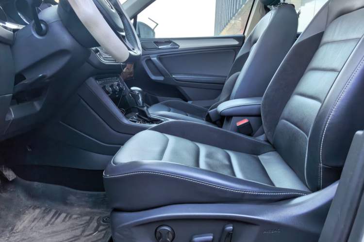 Used Volkswagen Tiguan L 2017 330TSI Automatic Two-Wheel Drive Luxury Edition Left Front Seat