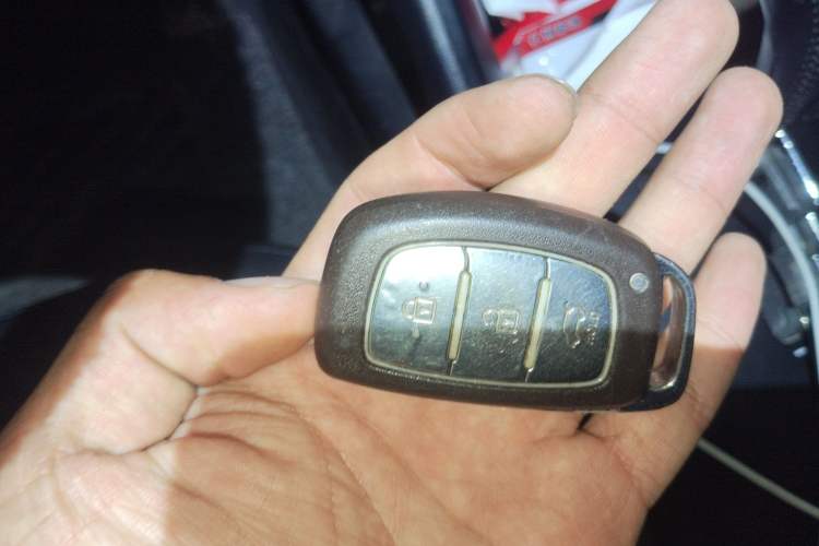 Used Hyundai ix35 2013 2.0L Automatic Two-Wheel Drive Smart GLS China IV Standard Vehicle Key