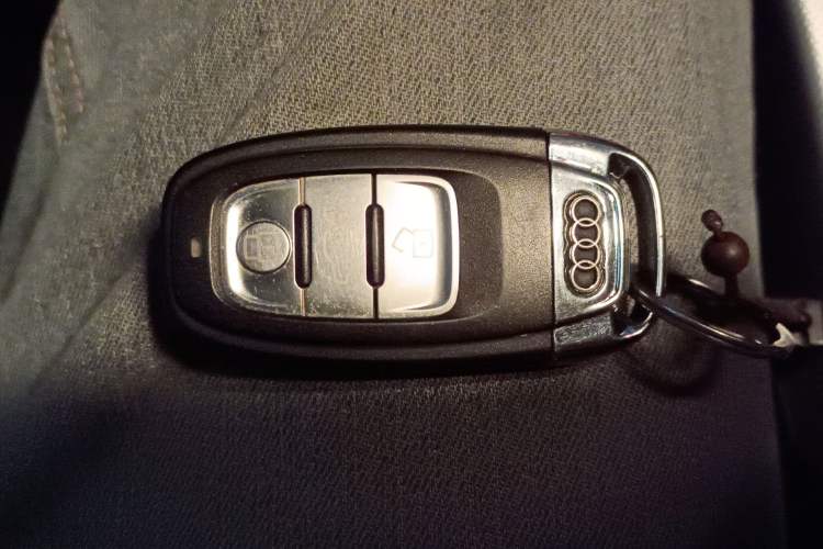 Used Audi Q5 2017 40 TFSI Technology Edition Vehicle Key