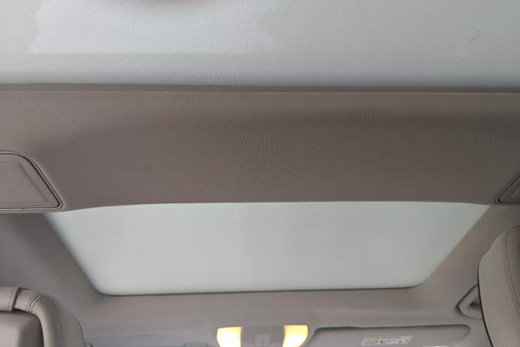 Used Mercedes-Benz E-Class 2015 E 260 L Sport & Fashion Model
