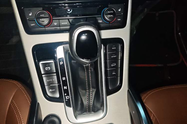 Used Geely Auto Emgrand X7 Sport 2016 1.8TD Automatic ZhiZun Version
