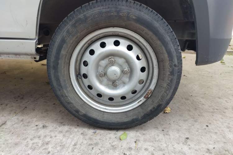 Used Wuling Zhiguang 2020 1.2L Practical Model China VI LSI Right Front Wheel Hub