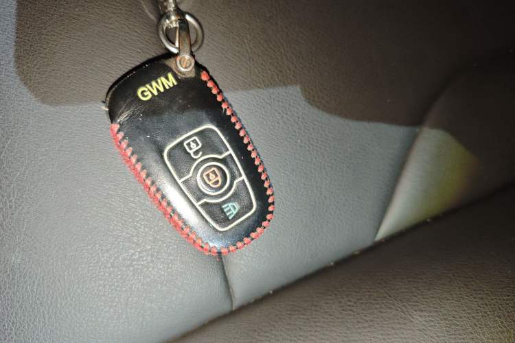 Used Haval H6 2015 Revised Version Sport Edition 1.5T Manual Transmission Two-Wheel Drive Elite Grade Vehicle Key