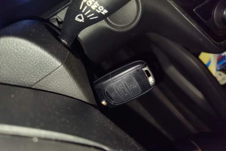 Used Wuling Hongguang S3 2019 1.5L Manual Luxury Model China VI Standard