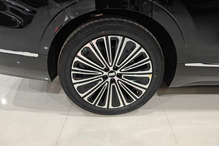 Used Geely Galaxy Galaxy M9 2025 Model 210km Four-Wheel-Drive Leading Edition