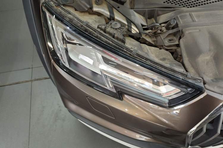 Used Audi A4 2017 45 TFSI allroad quattro Sport model Right Front Headlight