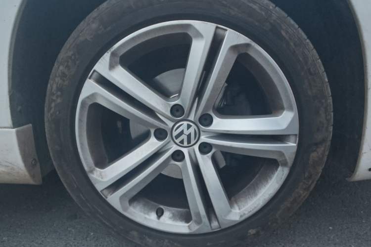 Used Volkswagen Scirocco 2013 1.4TSI GTS Right Front Wheel Hub