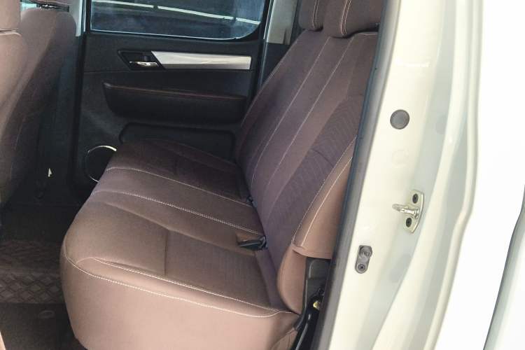 Used JAC T8 2020 2.0T Diesel Two-Wheel Drive Business-Grade Big Double Cabin HFC4DB2-2E
