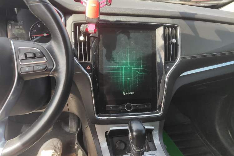 Used Roewe RX5 2018 20T Two-Wheel Drive Automatic Internet Smart Edition Audio And AC Panel