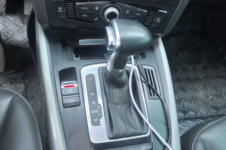 Used Audi Q5 2017 Plus 40 TFSI Ambition Model
