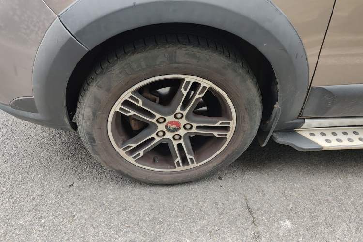 Used FORTHING Joyear X5 2013 1.6L Manual Luxury Model China IV Standard