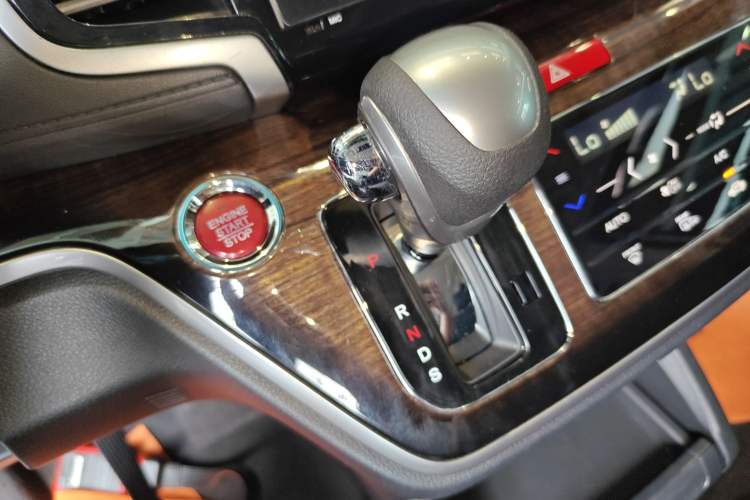 Used Honda Odyssey 2015 Revised Version 2.4L Supreme Edition