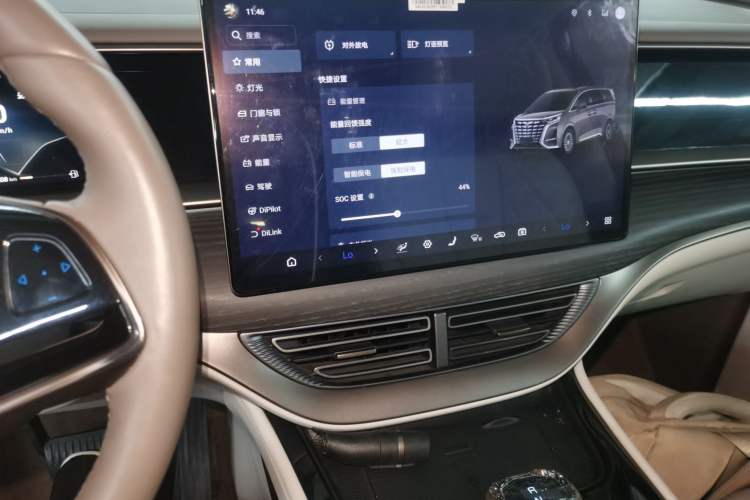 Used Denza D9 2022 DM-i 970 Four-Wheel Drive Flagship Model
