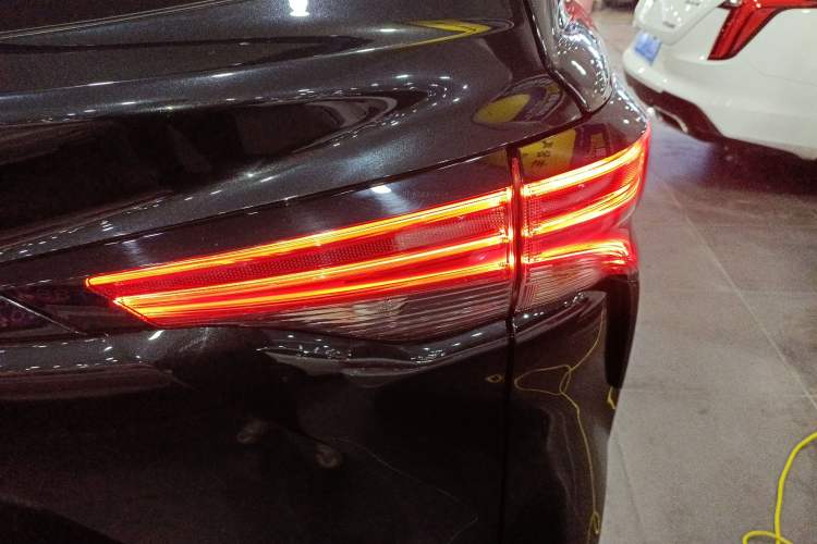 Used Toyota SIENNA 2023 2.5L Hybrid Deluxe Edition
