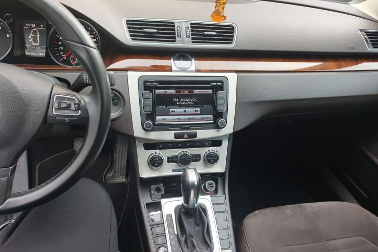 Used Volkswagen Magotan 2012 Travel Edition 2.0 TSI Comfort Version Audio And AC Panel