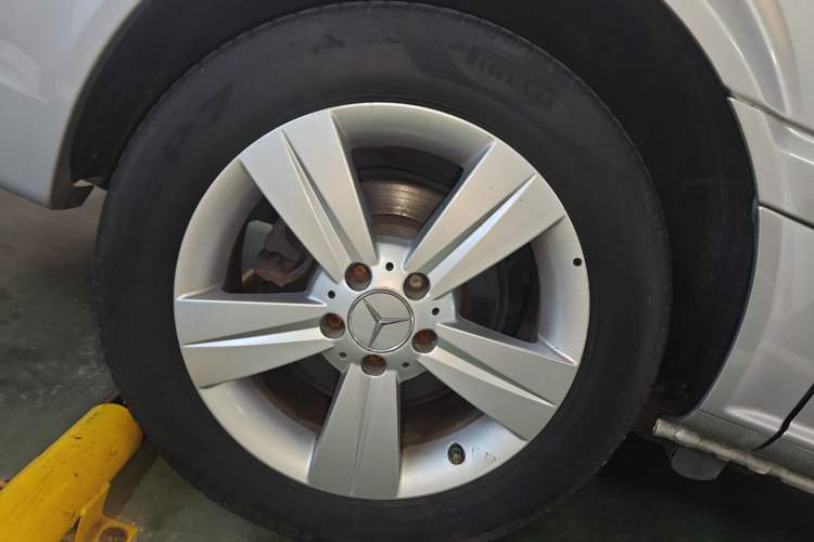 Used Mercedes-Benz Viano 2013 3.5L Dynamic Edition Right Rear Wheel Hub