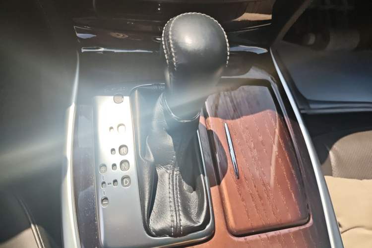 Used Infiniti Q70 2017 Q70L 3.5L Hybrid Luxury Edition Gear Lever