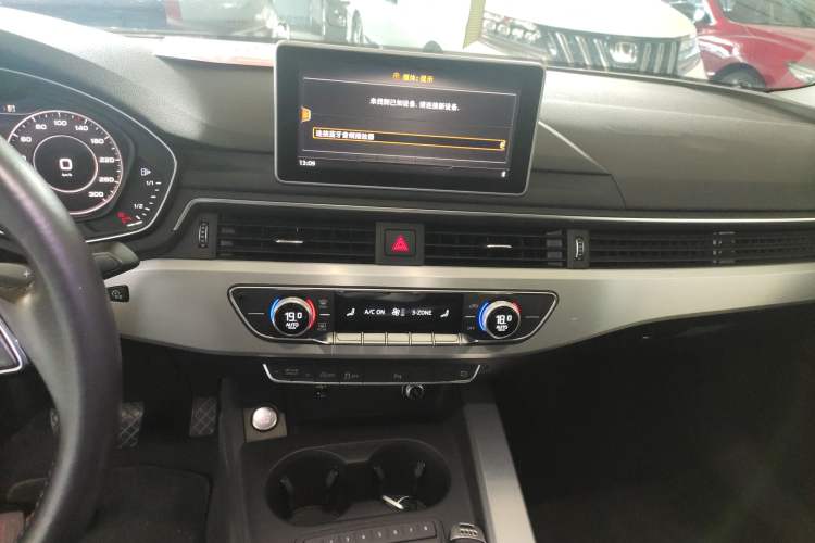 Used Audi A4L 2018 30th Anniversary Edition 40 TFSI Fashion Model
