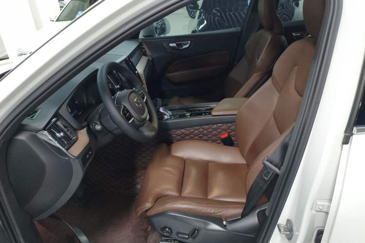 Used Volvo XC60 New Energy 2024 T8 Plug-in Hybrid Long-Range All-Wheel Drive Smart Luxury Edition Left Front Seat