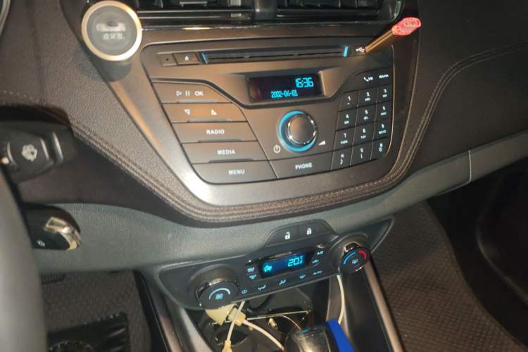 Used Ford Escort 2015 1.5L Automatic Fashion Model Audio And AC Panel