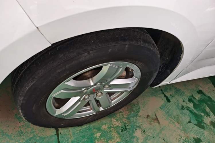 Used Wuling Hongguang PLUS 2019 1.5T Manual Comfort Version 7 Seats Left Front Wheel Hub