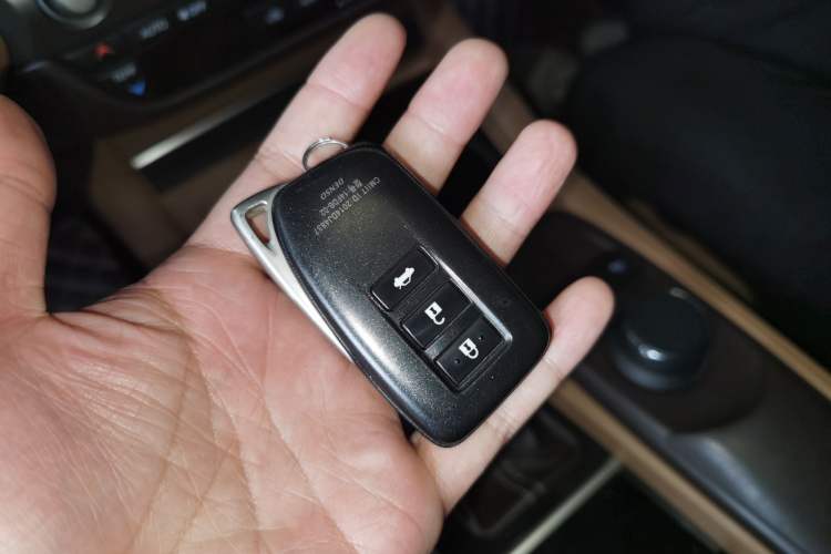 Used Lexus ES 2015 300h Comfort Edition
