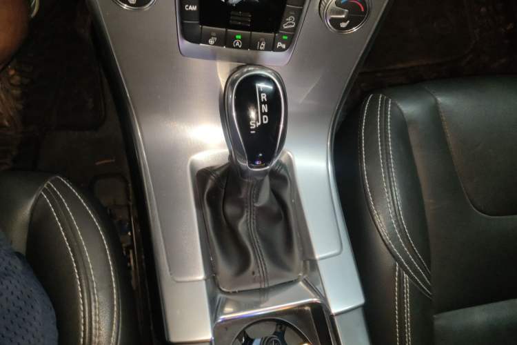 Used Volvo XC60 2017 T5 AWD Smart Upgrade Edition Gear Lever