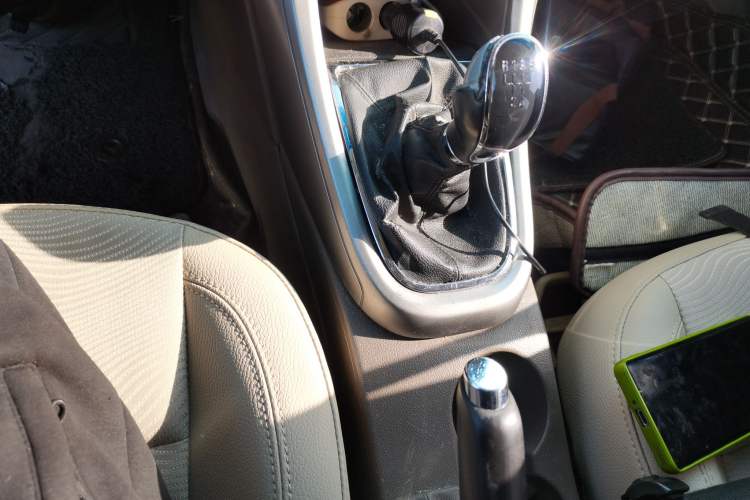 Used Buick GT 2013 GT 1.6L Manual Entry-Level Model Gear Lever