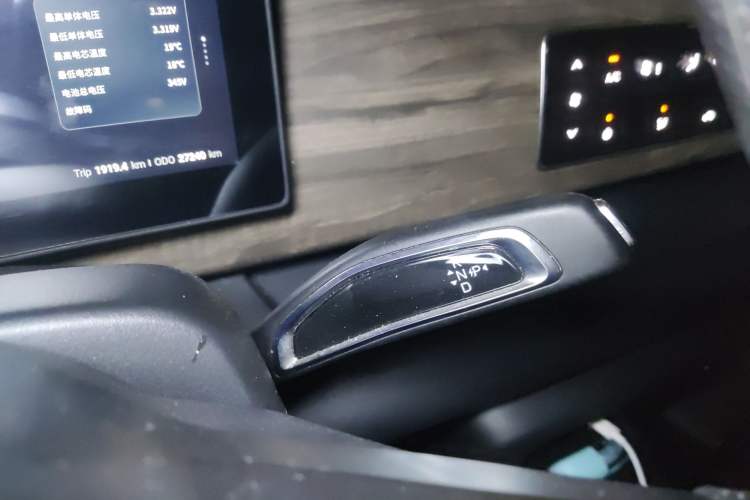 Used Ruichi EC75 2025 Model Passenger Vehicle Smart Driving Ultra-Charging Edition, Pioneer Type I, 52.16 kWh